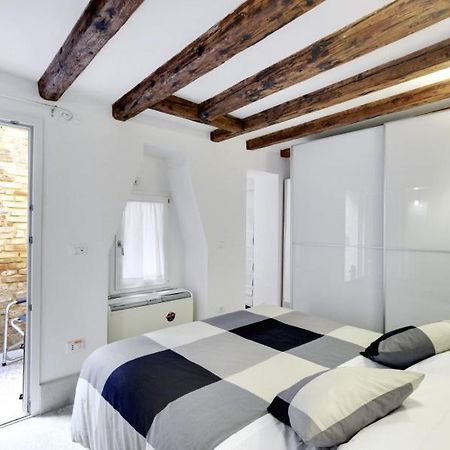 Cozy Apartment Up To 4 In Biennale Giardini By Bricola Apartments Venedig Eksteriør billede