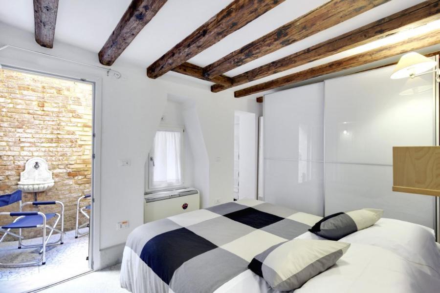 Cozy Apartment Up To 4 In Biennale Giardini By Bricola Apartments Venedig Eksteriør billede