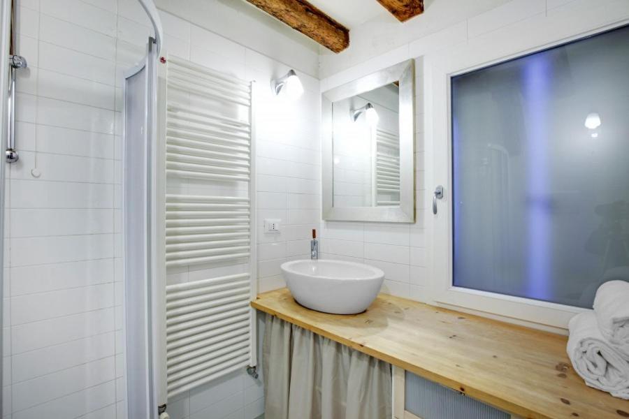 Cozy Apartment Up To 4 In Biennale Giardini By Bricola Apartments Venedig Eksteriør billede