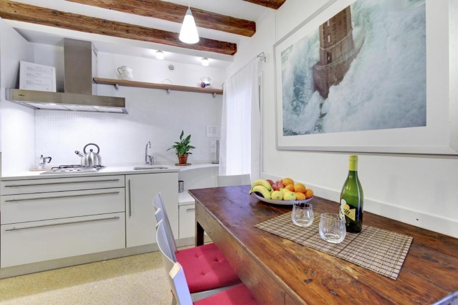 Cozy Apartment Up To 4 In Biennale Giardini By Bricola Apartments Venedig Eksteriør billede